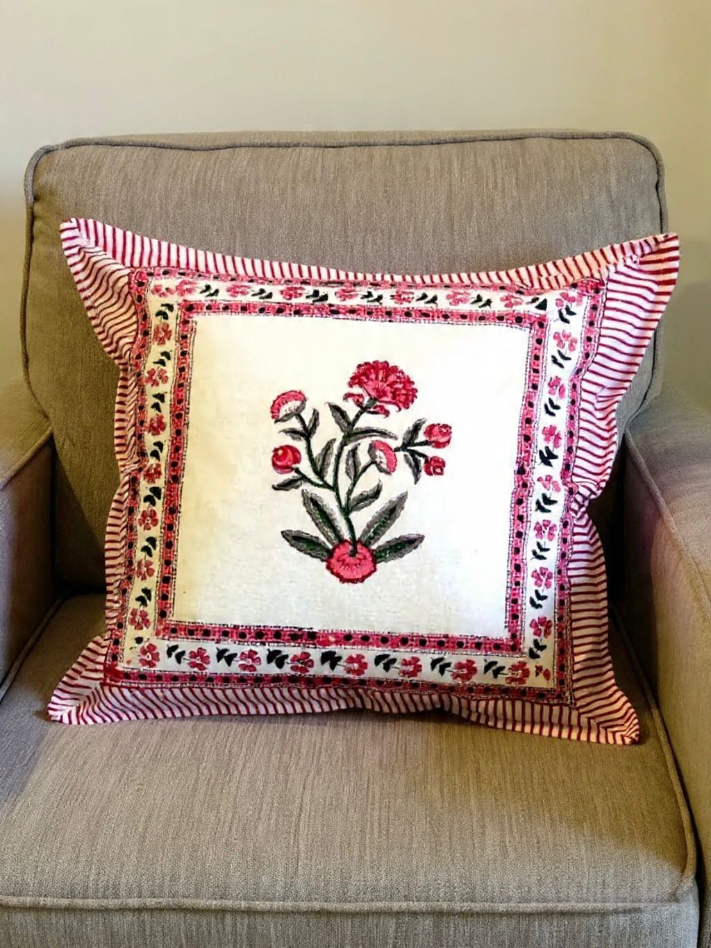 Jaipuri Gulabi Cushion cover