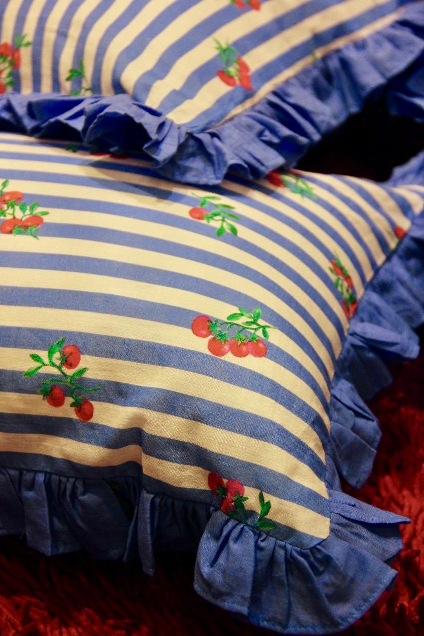 Frill & Flow (12x18) Cushion cover