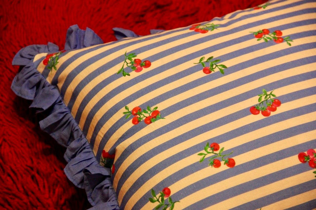 Frill & Flow (12x18) Cushion cover