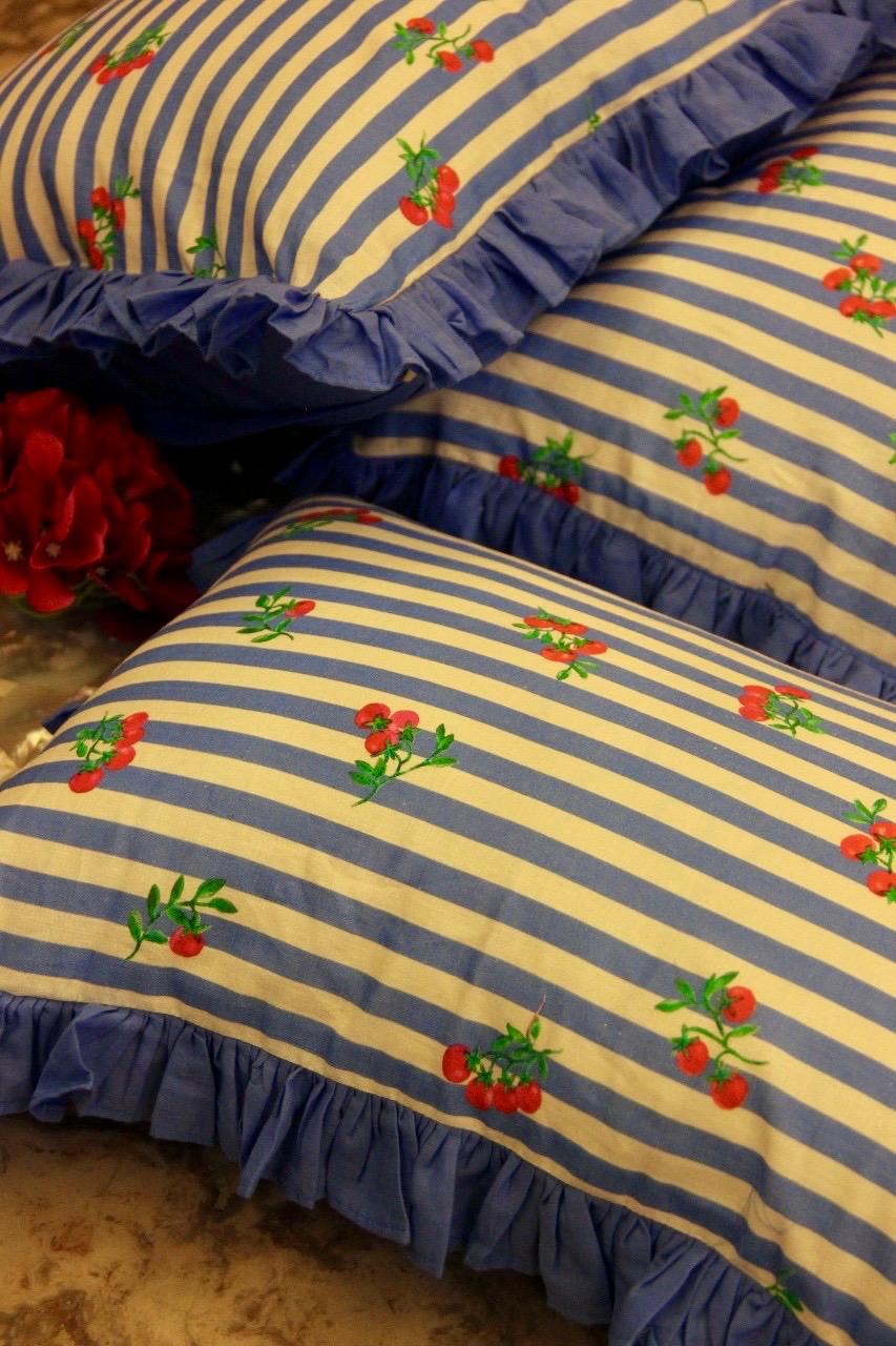 Frill & Flow (12x18) Cushion cover